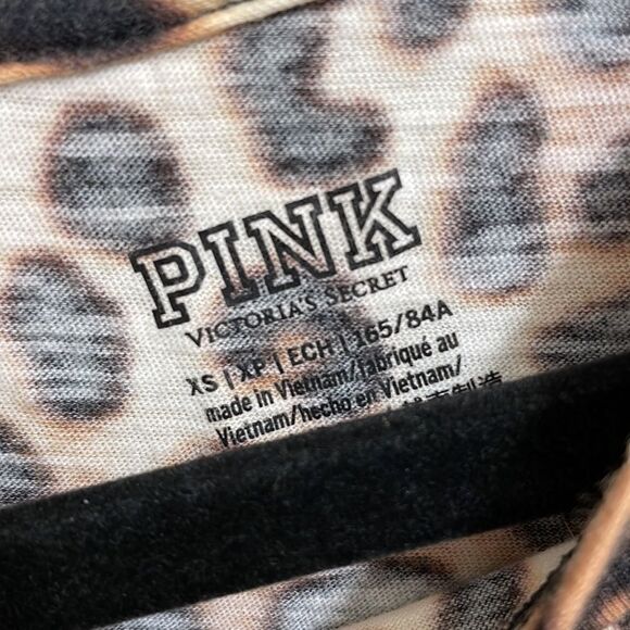 PINK Victoria’s Secret cheetah/leopard print crew neck t-shirt, XS - Picture 2 of 4